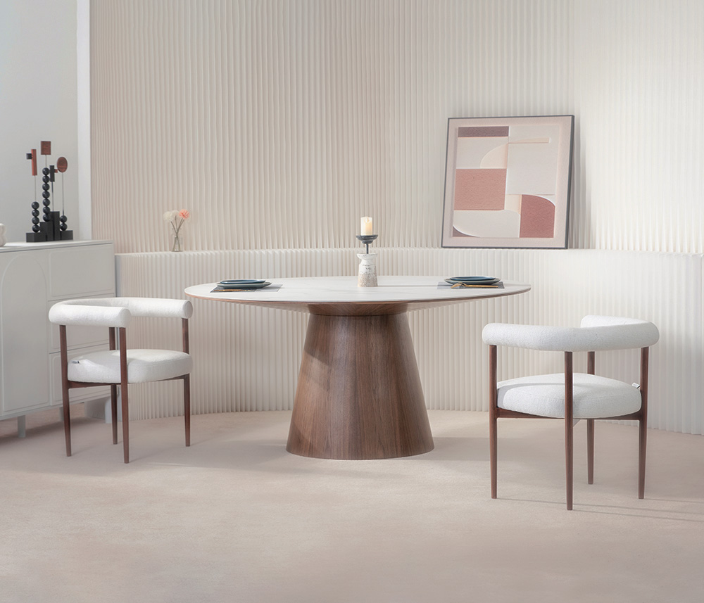 Modern minimalist bir evin temel unsurları: renkler, mobilyalar ve düzen