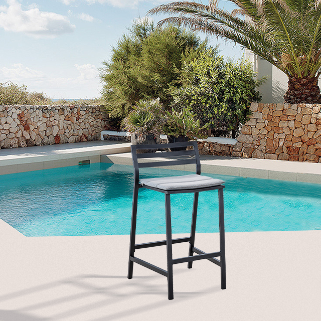 y&uuml;ksek arkalıklı dış mekan sandalye minderleri