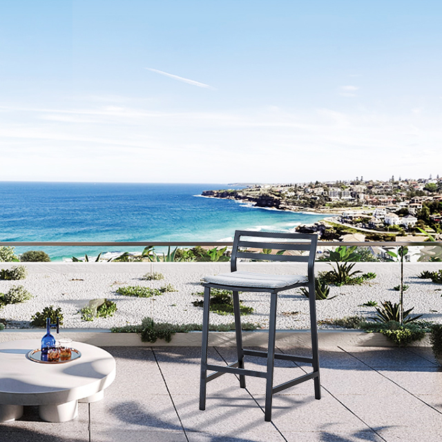 siyah a&ccedil;ık sandalyeler